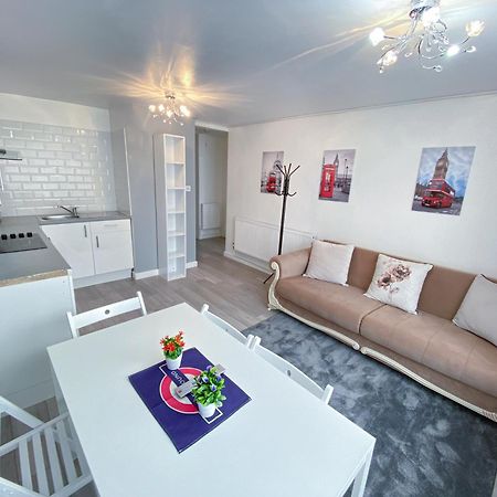 2 Bedroom Flat, Dalston Junction, Londra Exterior foto