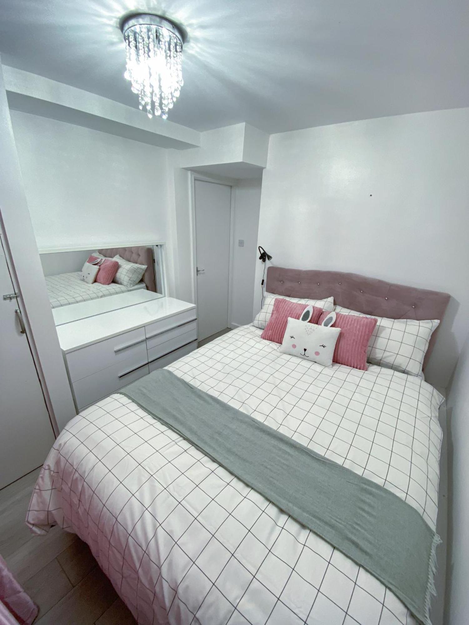2 Bedroom Flat, Dalston Junction, Londra Exterior foto