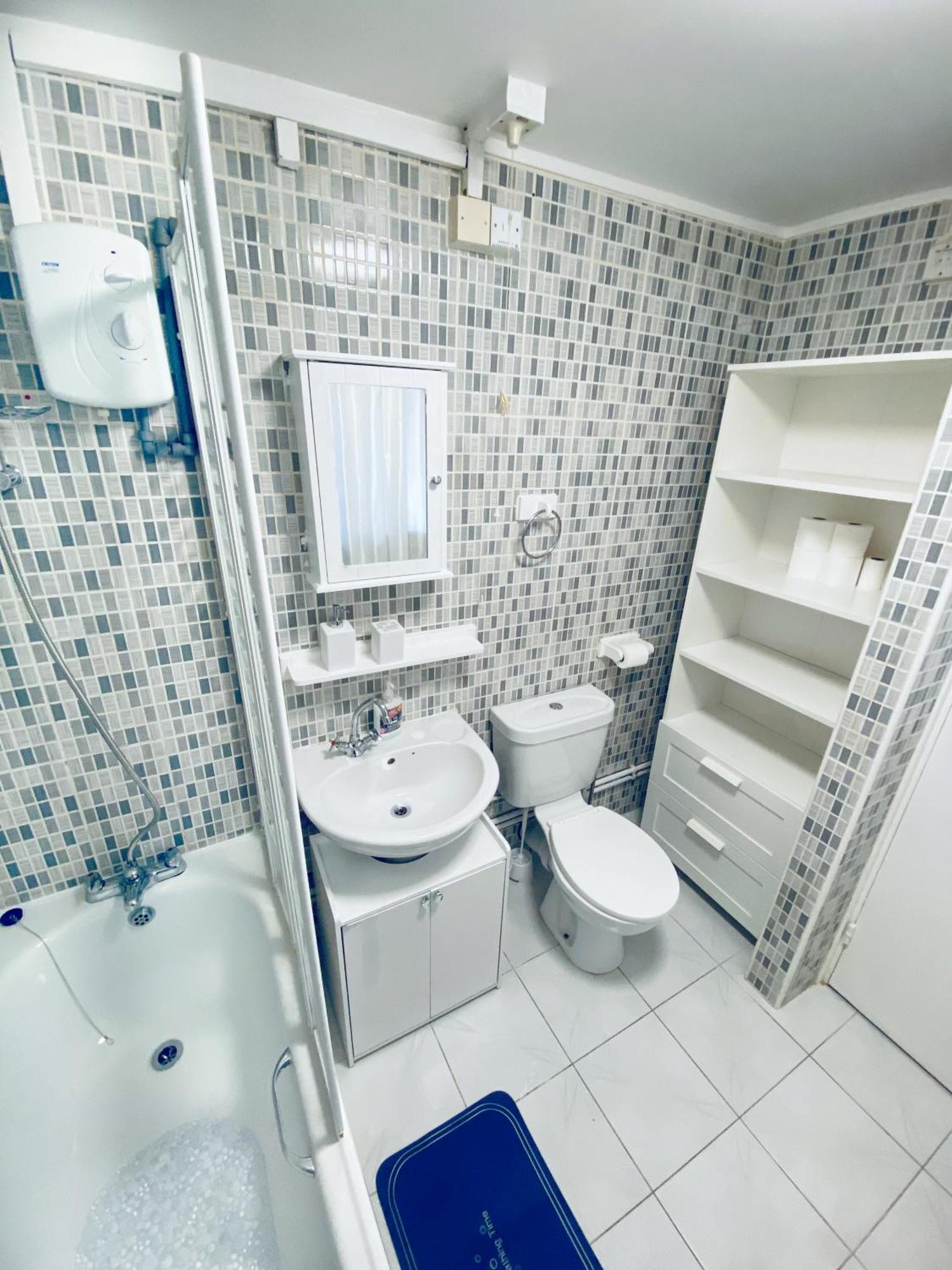 2 Bedroom Flat, Dalston Junction, Londra Exterior foto